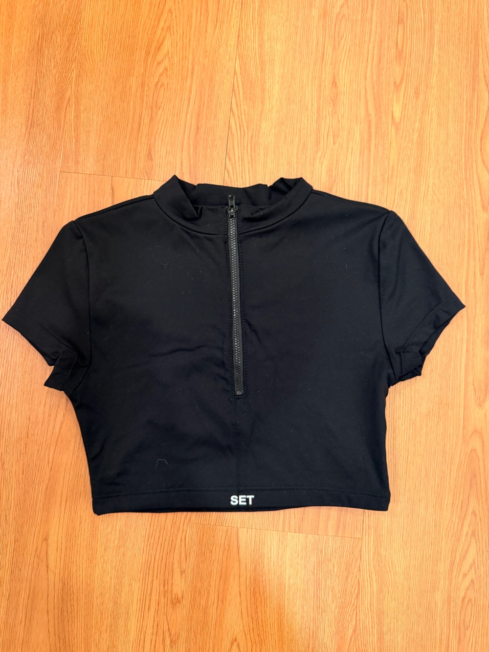SET active Women's Black Zip-Front Cropped Top size small